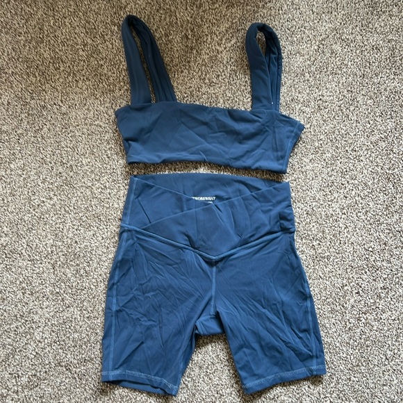 WEWOREWHAT workout set - Picture 4 of 6